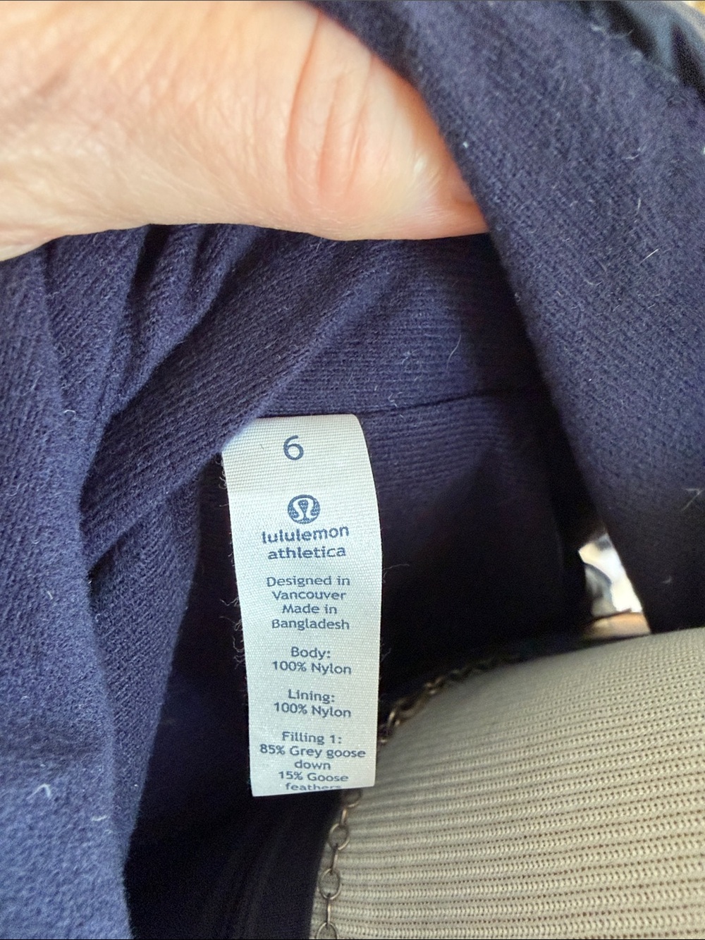 lululemon athletica Navy Quilted Hooded Puffer Vest, Size 6, EUC - Picture 9 of 12